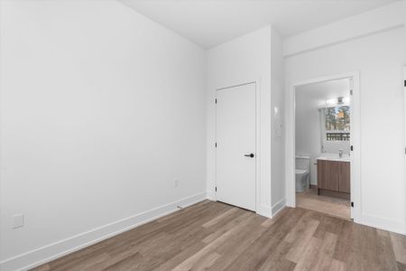 For Lease - 2075 King Road Unit# 124, King, Ontario - Photo 5