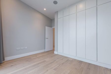 2 bedroom penthouse to rent - Photo 3