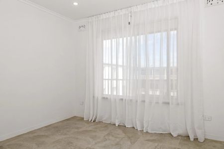 Two Bedroom Gem in Prime Location with Sea Views! - Photo 3