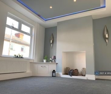 4 bedroom terraced house to rent - Photo 4