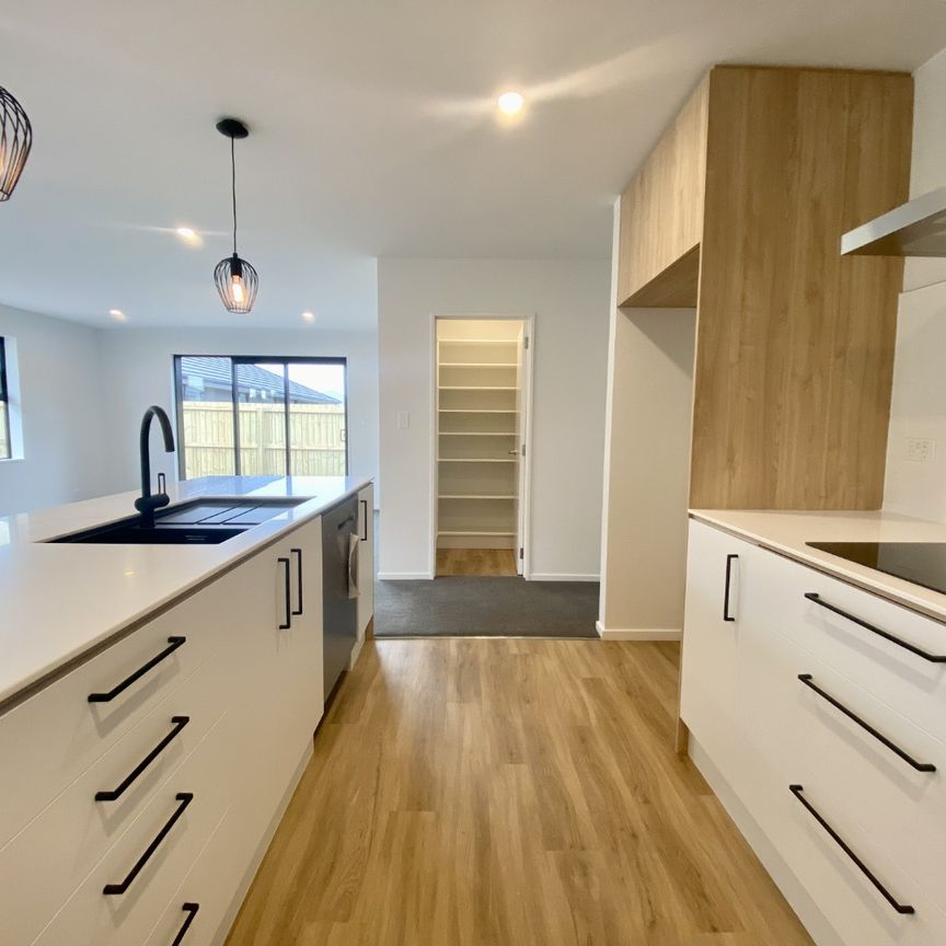 38 Blakes Road, Belfast - Photo 1