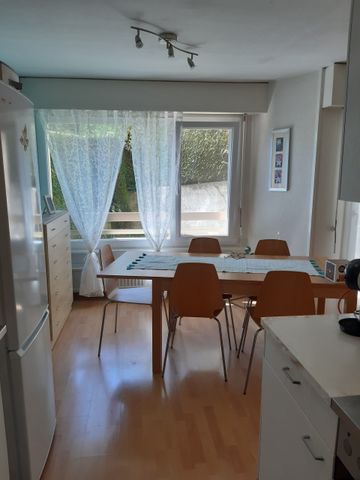 Bel appartement avec terrasse dans un cadre calme et verdoyant - Photo 3