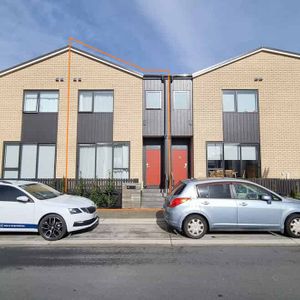 Hobsonville, 3 bedrooms, $700 - Photo 2