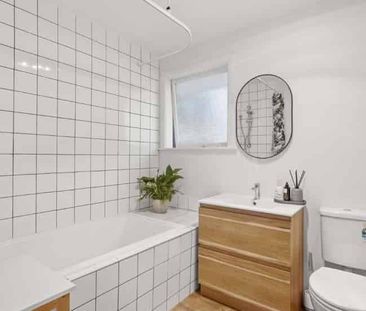 3 BEDROOM FAMILY HOME - Photo 4