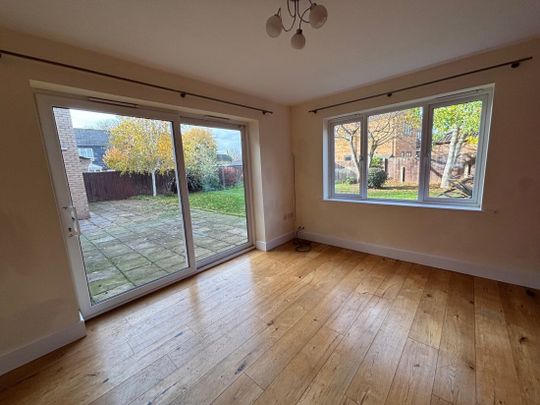 PETERBOROUGH - Photo 1