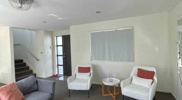 Spacious Family Home in Prime Mount Roskill Lo... - Photo 1