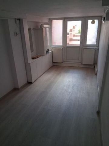 Metrou Tineretului-Metrou Timpuri Noi 9 camere-curte - Photo 3