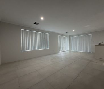 BRAND NEW 5-BEDROOM FAMILY HOME – SPACE, STYLE & COASTAL LIVING! - Photo 2