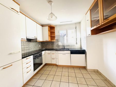 CHARMING, LIGHT-FLOODED AND CENTRALLY LOCATED - Photo 5