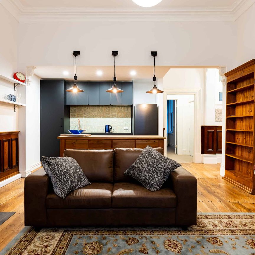 Stylish, spacious heritage apartment - Photo 1