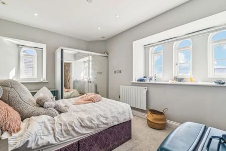 3 Bedroom Penthouse - Photo 5