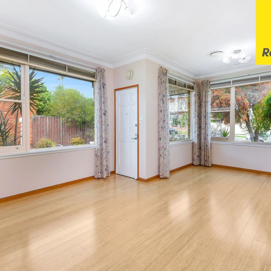 New Renovation Villa with Floorboard, Ducted Air Condition and Extra Room is Available Now! - Photo 1