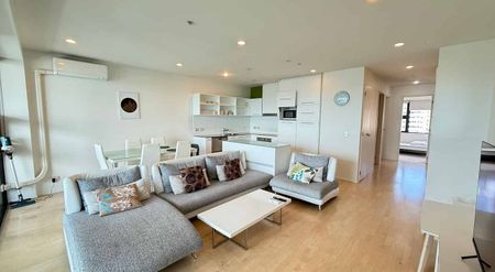 Central Auckland 3BR Gem with Views - Photo 5