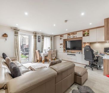 3 bedroom end of terrace house to rent - Photo 2