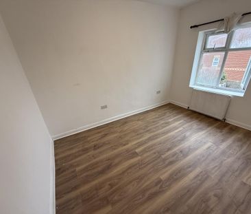 3 bedroom flat to rent - Photo 4