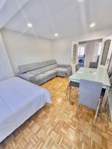 Calle de Paredes de Nava, Madrid, Community of Madrid 28017 - Photo 2