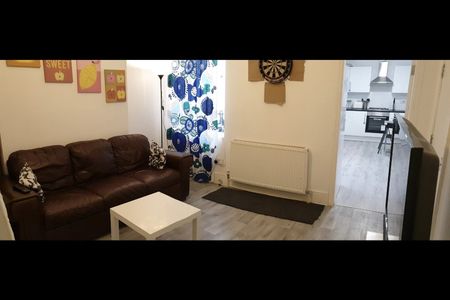 Room in a Shared House, Dunluce Street, L4 - Photo 5