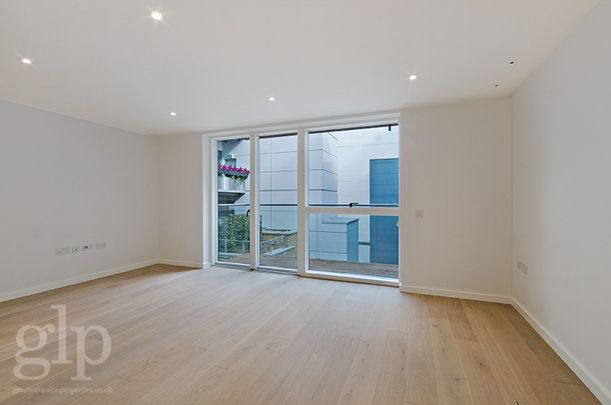 1 Bedroom Apartment, Fouberts Place, Soho, W1F - Photo 1