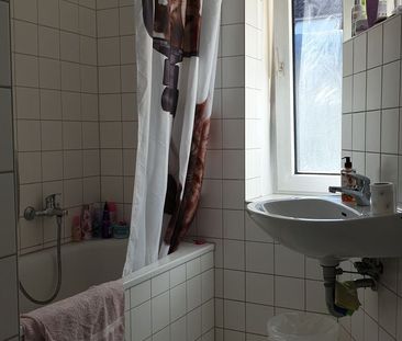 Schöne 3- Zimmer Altbauwohnung in der Innenstadt - Photo 2