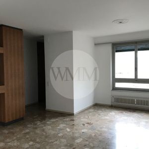 3.5 LOCALS NEAR THE CENTER - Photo 2