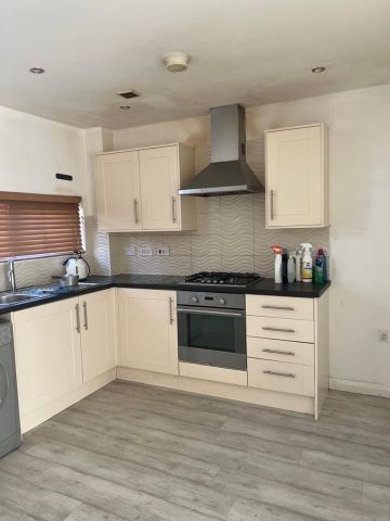 Room in a Shared House, Commonwealth Avenue, M11 - Photo 2