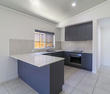 FAMILY HOME IN SOUGHT AFTER LOCATION - MOVE IN READY - Photo 6
