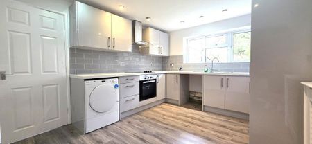 3 bedroom semi-detached house to rent - Photo 5