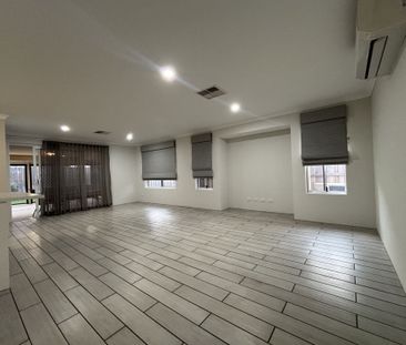 Modern Family Living with Spacious Open-Plan Design - Photo 2