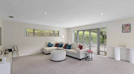 9 Yarnbrook Grove, Churton Park, Wellington City - Photo 4