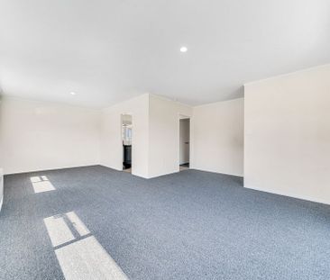 Affordable - 3 Bedroom, Fully Renovated - Photo 4