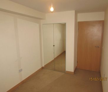 Flat to rent on - Photo 2