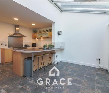 3 bedroom terraced house to rent - Photo 3