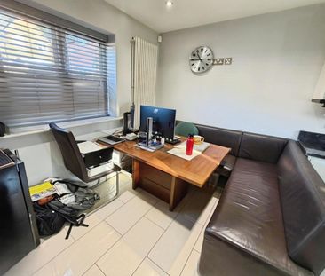 3 bedroom House To Let Total Size: 969 SQ FT - Photo 2