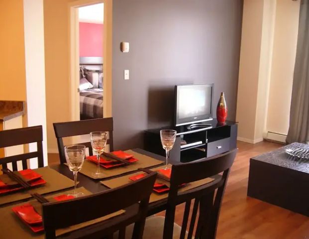 FULLY FURNISHED 1 BEDROOM SUITE IN DOWNTOWN CORE | 1111 6 AV SW, Calgary - Photo 1