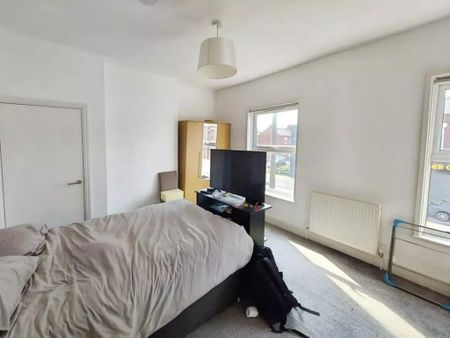 4 bedroom apartment to rent - Photo 4