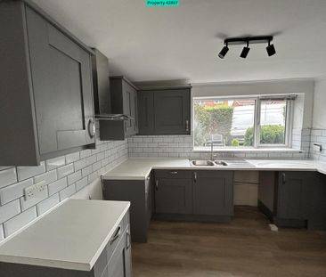 2 bedroom semi-detached house to rent - Photo 4