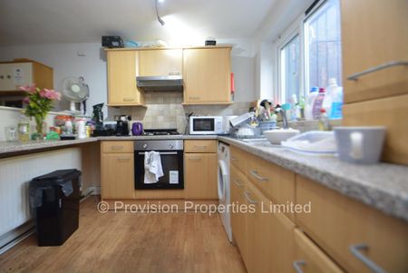 4 bedroom townhouse to rent - Photo 3