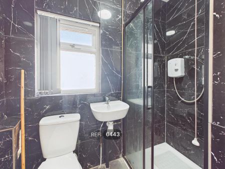 Property to rent - Photo 4