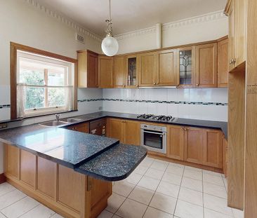 25 Grosvenor Parade, Balwyn - Photo 3