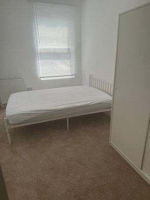 3 bedroom flat share to rent - Photo 1