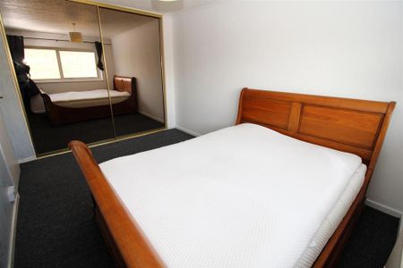 3 bedroom end of terrace house to rent - Photo 4