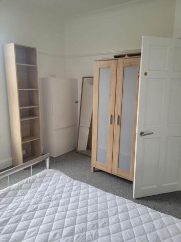 4 bedroom apartment to rent - Photo 4