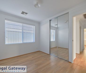 31 Birch Road, AUBIN GROVE WA 6164 - Photo 3