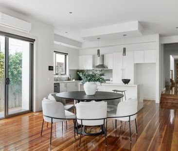 Coveted McKinnon zone contemporary townhouse. - Photo 5