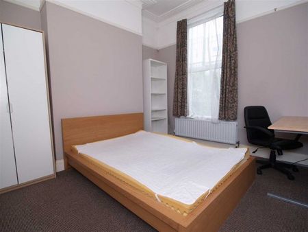 4 Bed - Lisson Grove, Plymouth - Photo 4