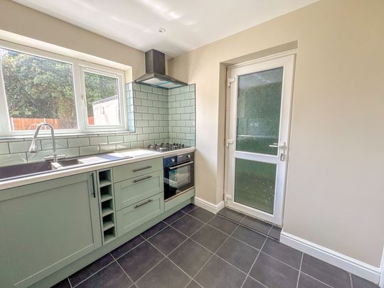 Charles Eaton Road, Bedworth, CV12 - Photo 1