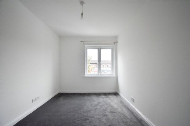 Well presented 3 bedroom semi-detached house to rent in Cambridge offering excellent access to the City centre, Science Park, A14 & M11. GCH. Local amenities close by. Driveway parking for 2/3 cars. Unfurnished. - Photo 1