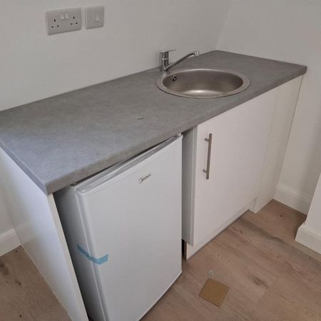 Studio to rent - Photo 3