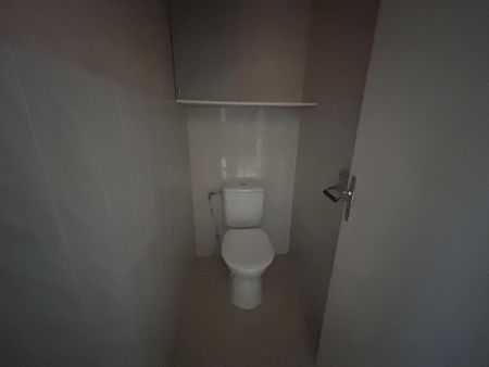 VILLEVIEILLE - Villa en R+1 Mitoyenne T5 de 134.54m² avec jardin et garage - Photo 5