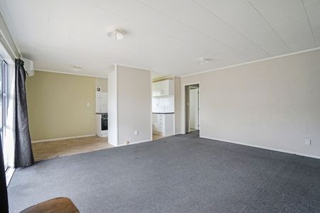 Five Bedroom Home In Central Manurewa - Photo 2
